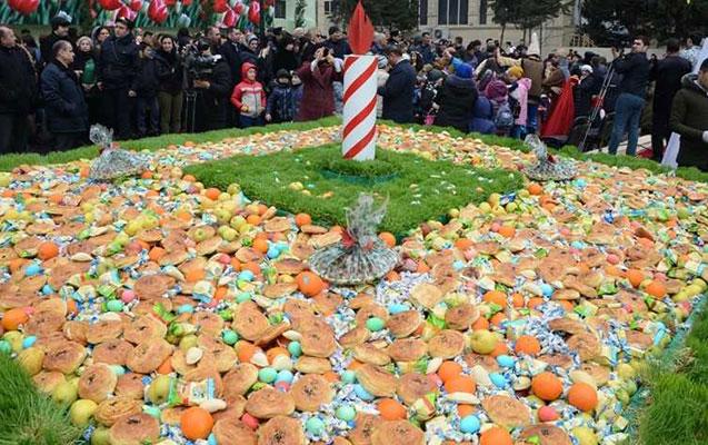 Bakıda 1 tonluq bayram xonçası quruldu – FOTO