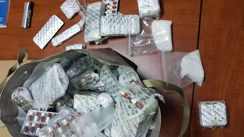 Gömrükçülər suvenir şamların içərisindən elə bir şey tapdılar ki… – FOTO