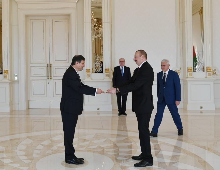 Prezident İlham Əliyev bir sıra ölkələrin yeni səfirlərinin etimadnamələrini qəbul edib – FOTO