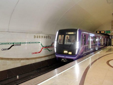 Bakı metrosunda problem: Sərnişinlər boşaldıldı