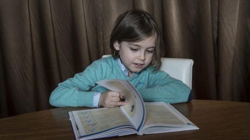 8 yaşlı oğlan imtahansız universitetdə oxuyacaq: Fantastik İQ səviyyəsi var