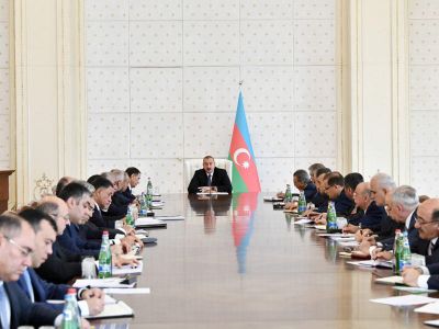 Əliyev kabineti topladı
