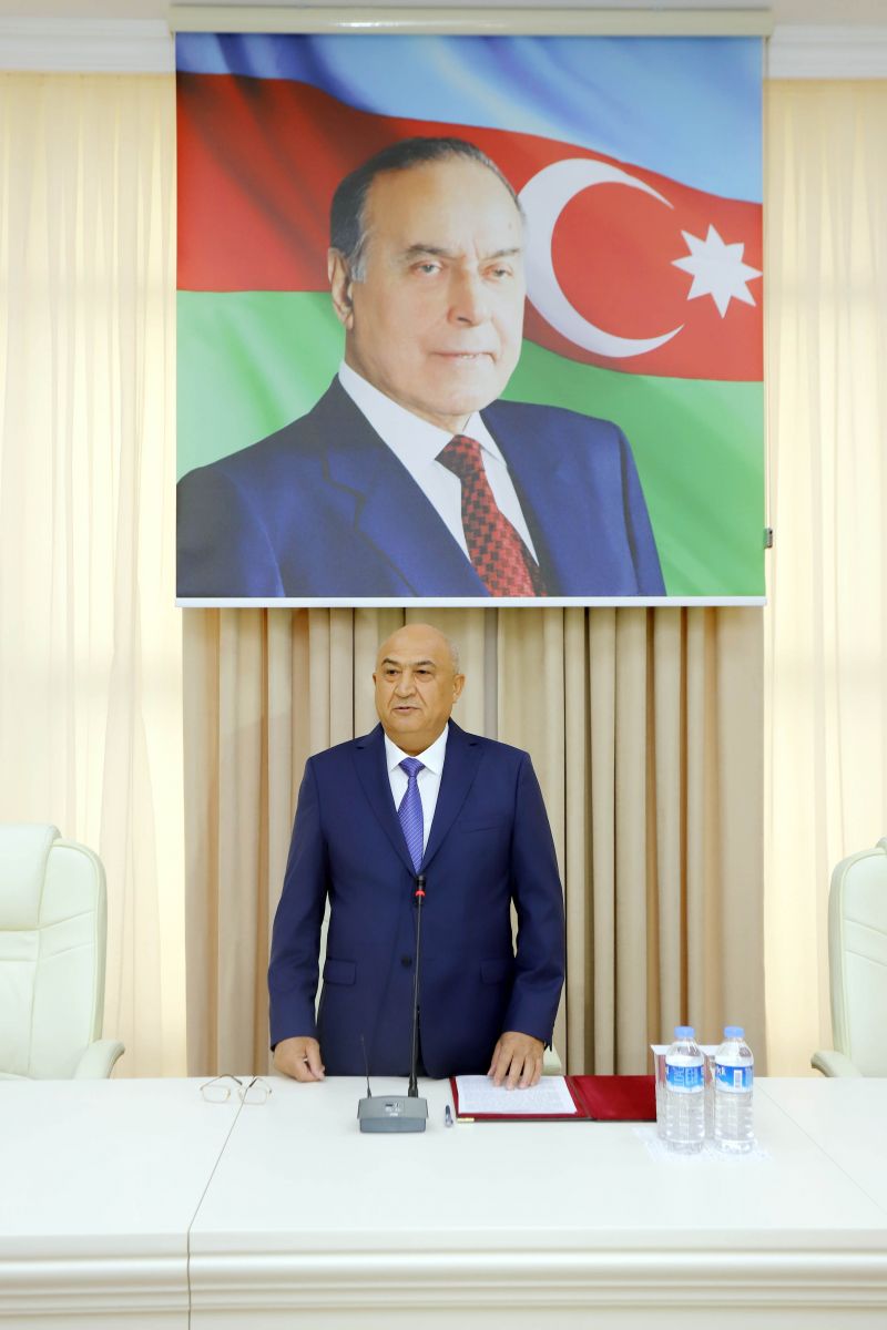 Şair Alxasov dağıtmağı, zəbt etməyi özünün həyat amalına çevirib