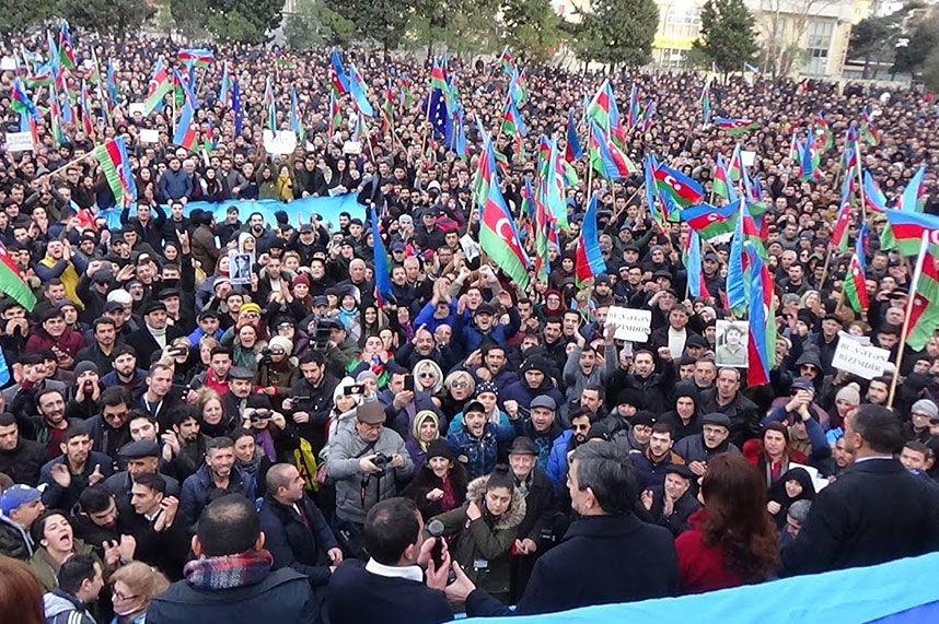 “Mobil operatorlar mitinq iştirakçılarının siyahısını hazırlayıb”