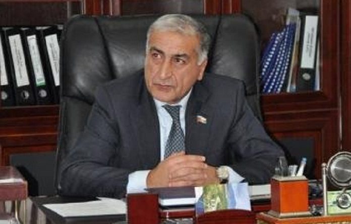 Deputatın oğlu “Relax”da iranlı turistləri döydü