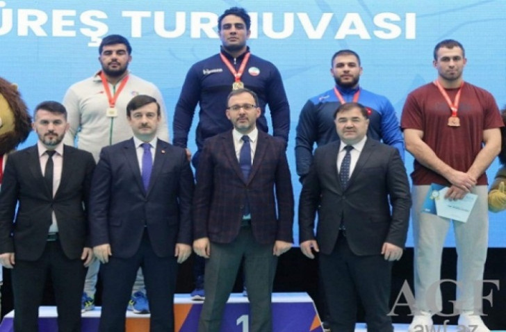 Güləşçilərimiz İstanbulda beş medal qazandılar
