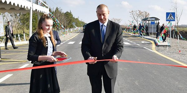 İlham Əliyev Sumqayıtda zavod açılışında (FOTO)