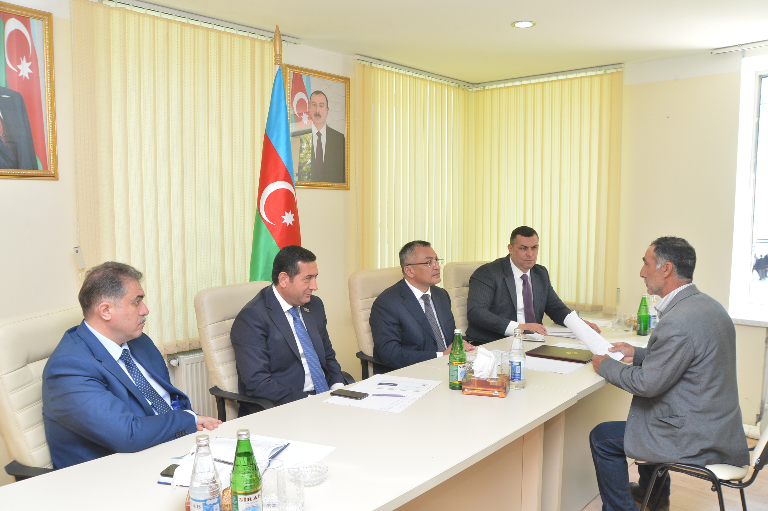 Dövlət Komitəsinin sədri İsmayıllıda vətəndaşları qəbul edib