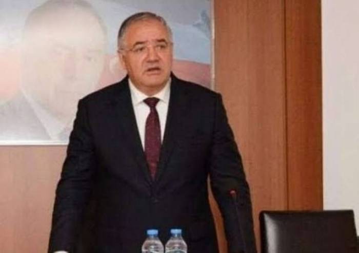 Başçının iş otağında icra nümayəndəsi öldü – ŞOK OLAY