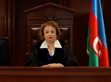 Tanınmış hakim vəkil kimi fəaliyyət göstərəcək