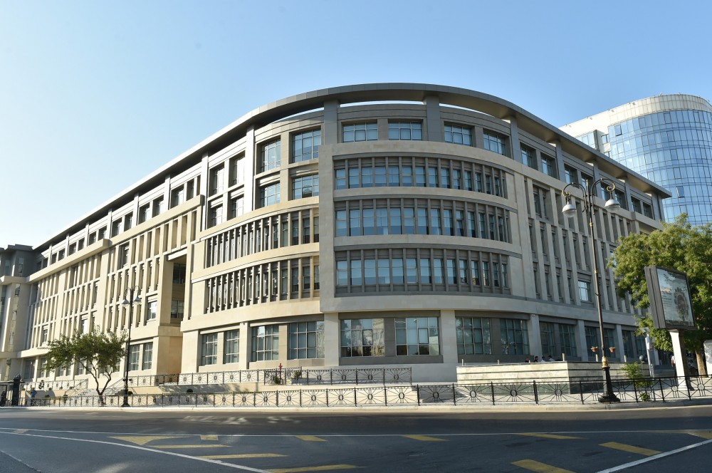 Bakının ən məşhur məktəbində böyük qalmaqal – Araşdırma başladı