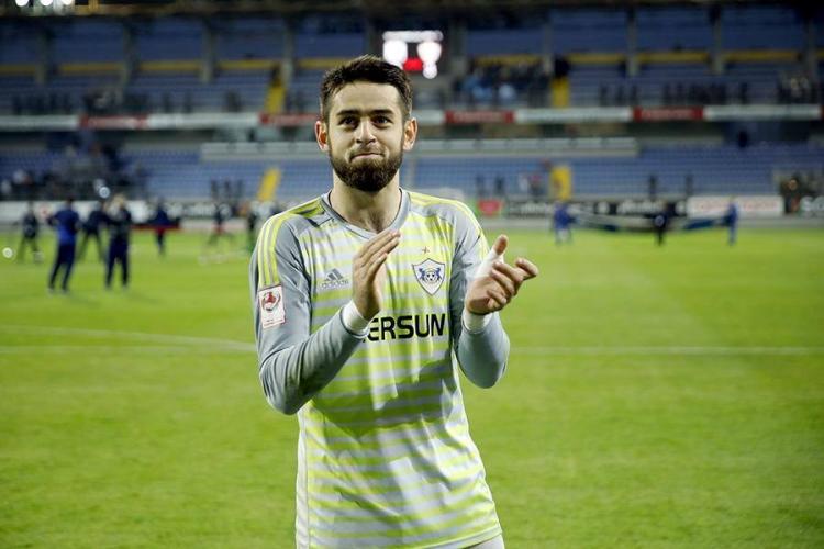 “Qarabağ” bir futbolçusunu göndərib, digəri ilə müqaviləni yenilədi