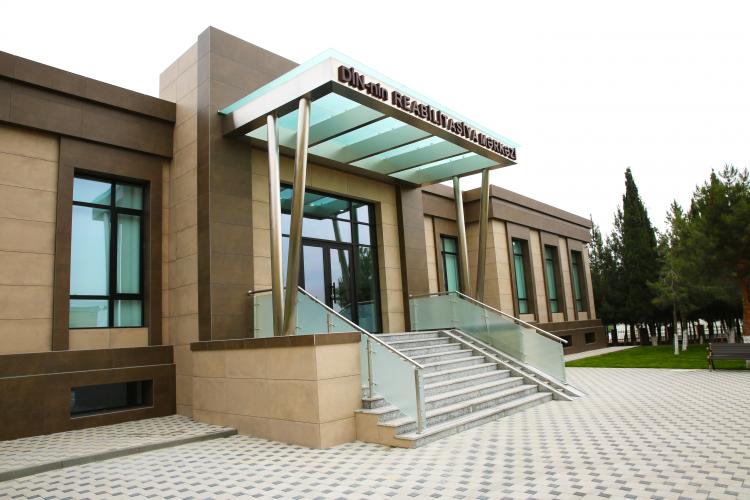 Ramil Usubov yeni binaların açılışını etdi
