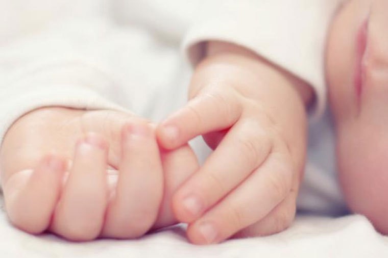 Sabirabadda doğuş zamanı əkiz körpələrdən biri öldü