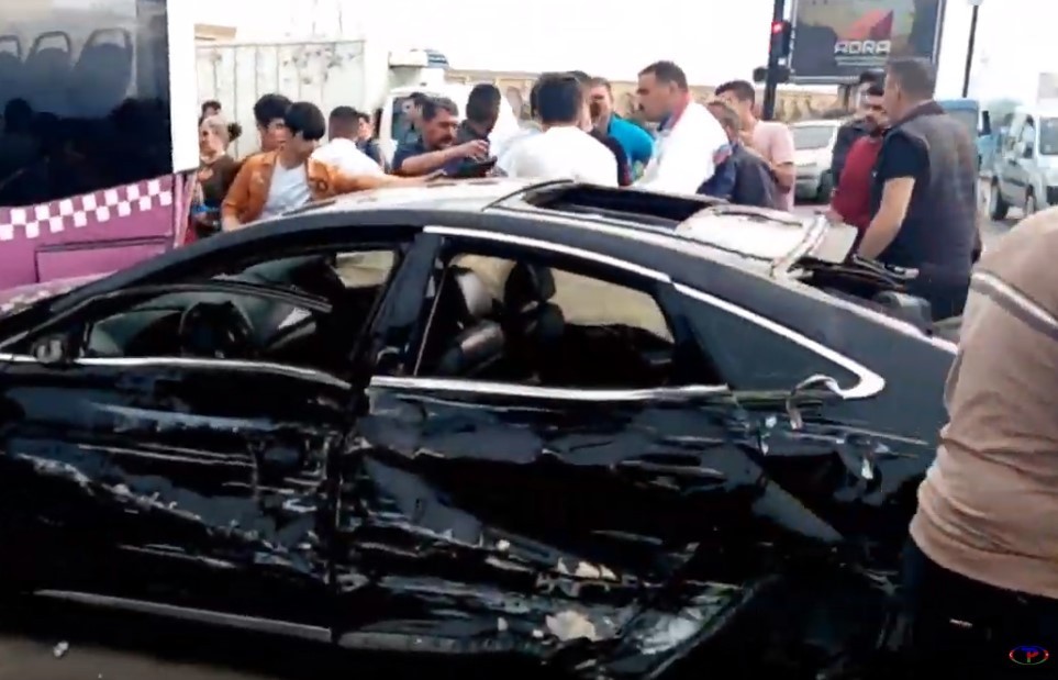 SON DƏQİQƏ! Bakıda sərnişin avtobusu qəzaya düşdü – Yaralılar var – VİDEO