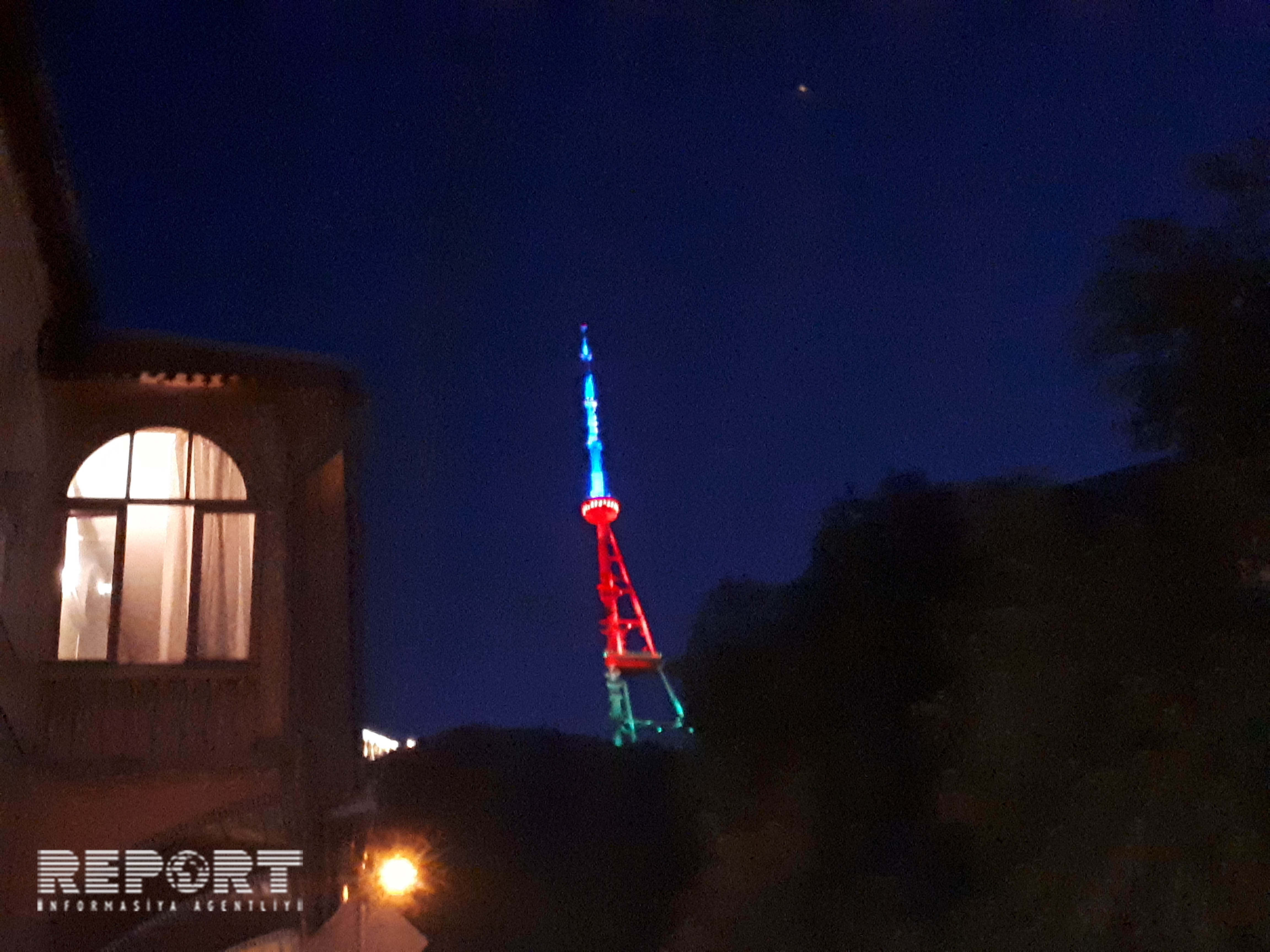 Tbilisidə teleqüllə Azərbaycan bayrağının rəngləri ilə işıqlandırıldı – FOTO