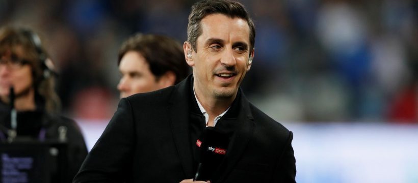 İngiltərədə tanınmış veteran futbolçunun başına pivə bakalı atıldı