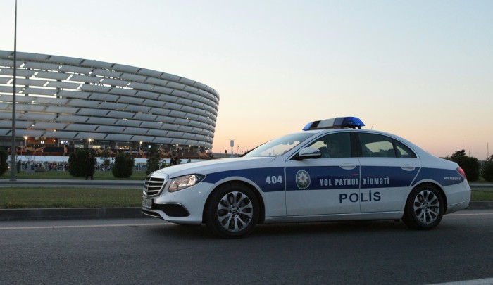 Futbol vaxtı polis belə işlədi – Bu da FOTOLAR