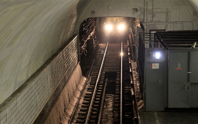 Metroda həyəcanlı anlar – Qatarlar yenə tuneldə qaldı