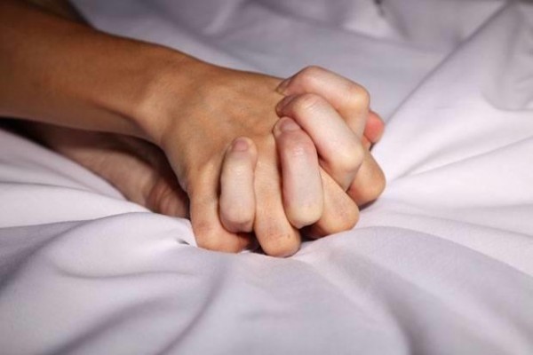 Azərbaycanlı qadın müğənni intim kadrlarından danışdı: Atam öləndən sonra…