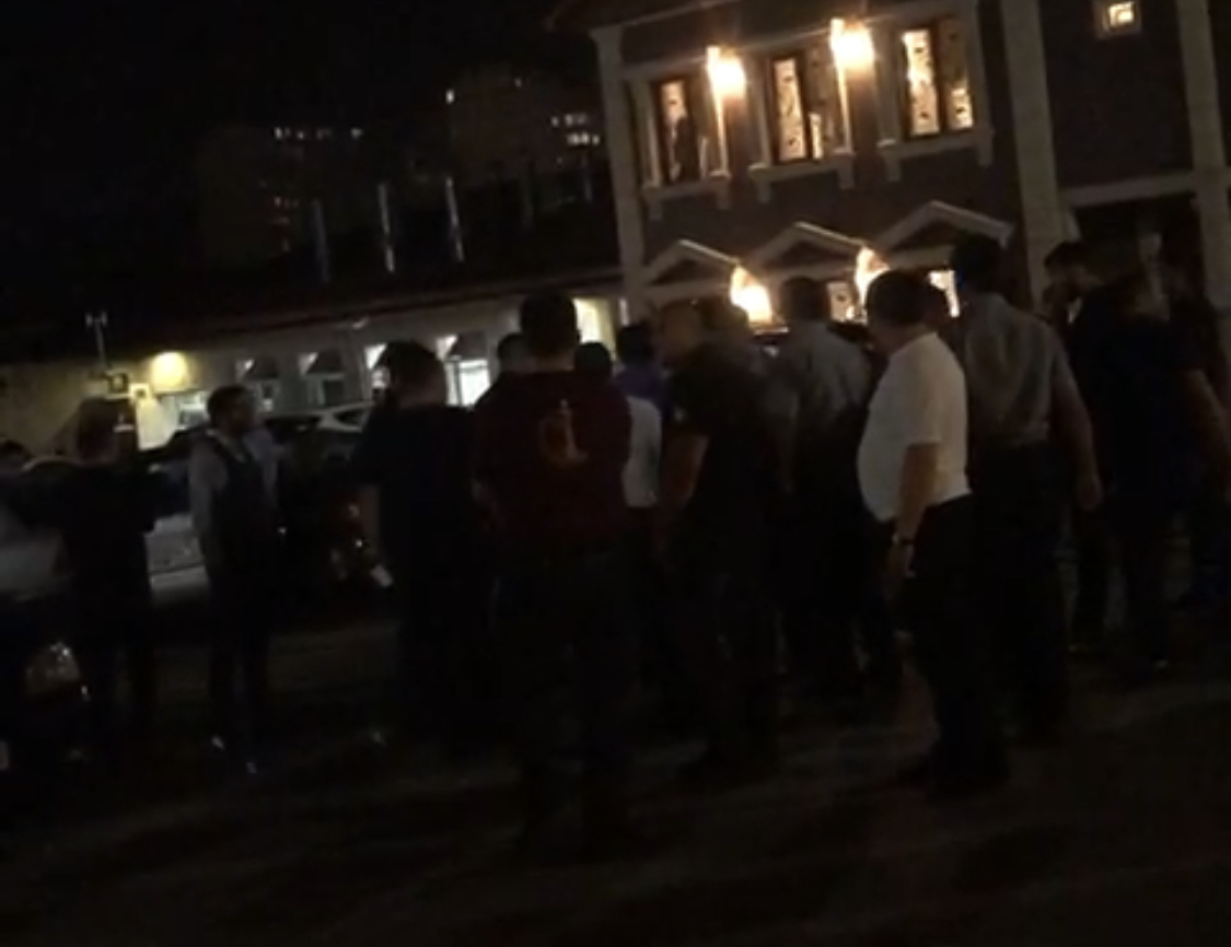 Bakıda restoranda kütləvi dava düşdü – VİDEO
