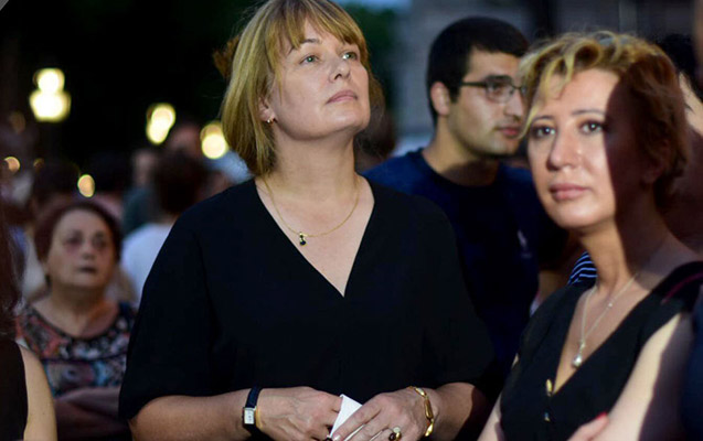 Saakaşvilinin xanımı Tbilisidə aksiyaya qoşuldu – FOTO