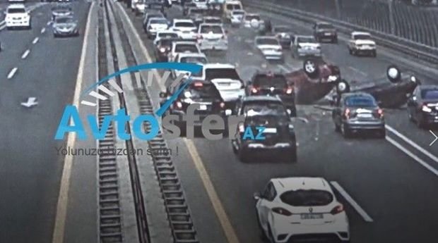 Aeroport yolunda yeddi maşın toqquşdu – VİDEO