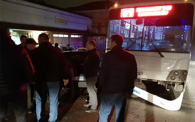 Bakıda sərnişin avtobusu qəzaya düşdü – Yaralılar var