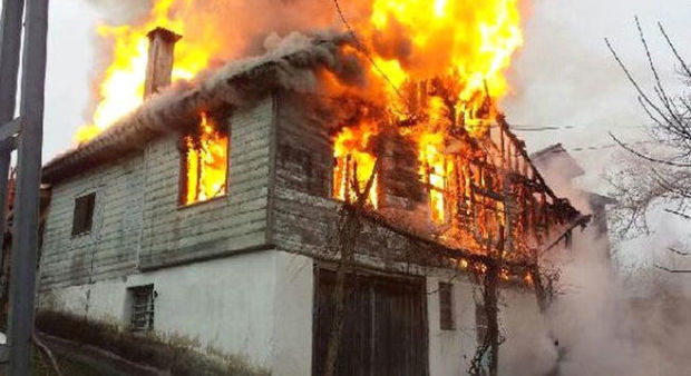Bakıda yanğın: bir yaşlı körpə öldü