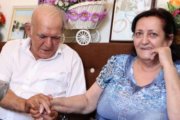 “Qocalar evi”ndə yaşayan cütlüyün 48 illik sevgisi: “Mənsiz bir gün də qala bilməz” (VİDEO)