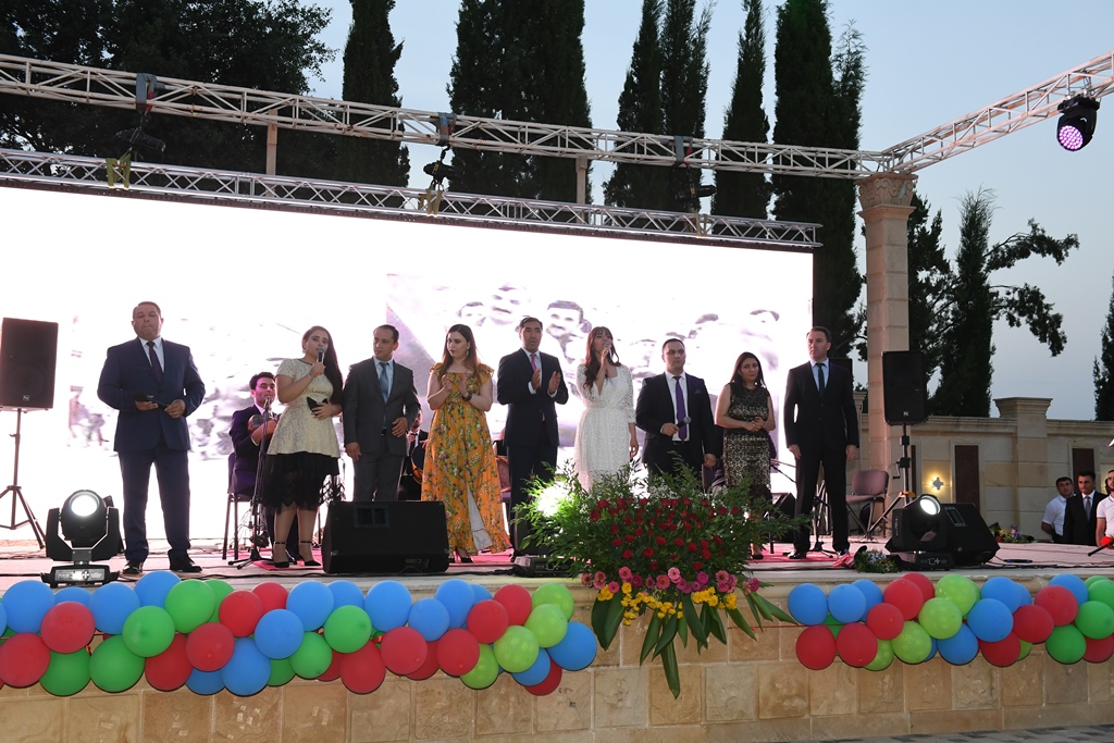 Heydər Əliyevin Azərbaycanda hakimiyyətə gəlişinin 50-ci ildönümü münasibəti ilə konsert keçirilib – FOTOLAR