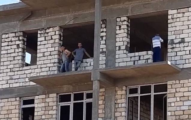 Kürdəmirdə 24 yaşlı fəhlə binadan yıxılıb öldü