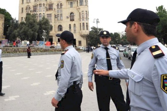 Polislər azərbaycanlı qızlarla küçədə gəzən xarici kişiləri niyə saxlayır?