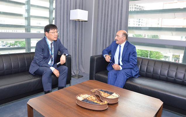 Əbülfəs Qarayev Byonq-Hyun Li ilə görüşüb