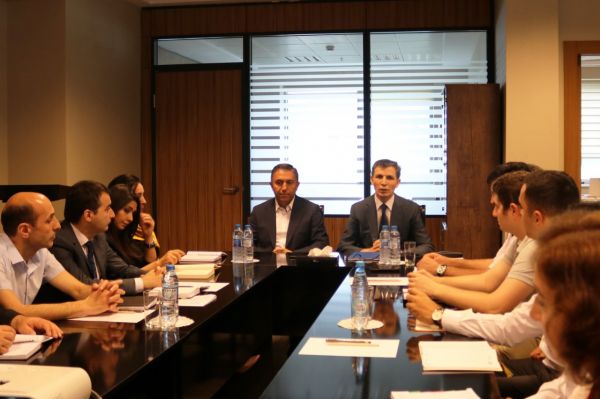 Millət vəkili Sosial Tədqiqatlar Mərkəzinin kollektivi ilə görüşdü