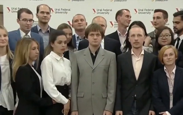 Putinin qarşısında dayandı, Prezident görünmədi – VİDEO
