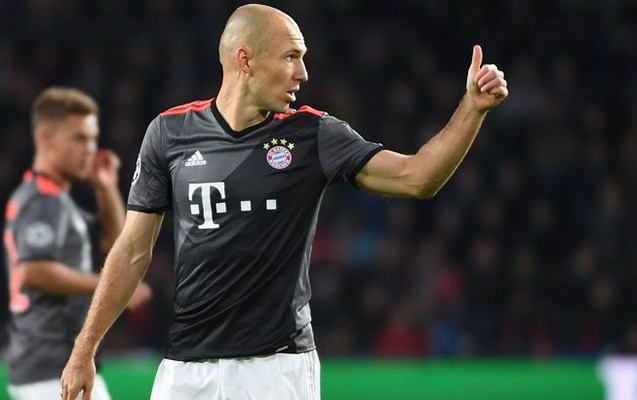 Robben futbolla vidalaşdı