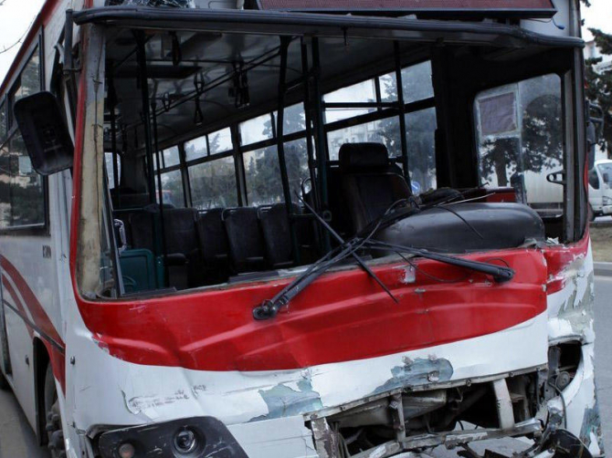Azərbaycanda sərnişin avtobusu qəzaya düşdü: ölən və yaralananlar var – FOTOLAR