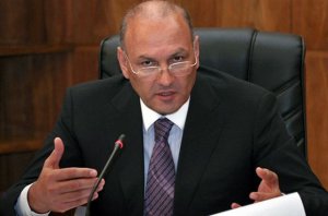 Yerevanda daha bir qalmaqal: keçmiş nazir qandallanır