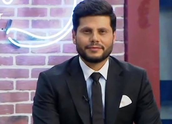 Müğənninin geyimi Zaur Kamalı özündən çıxardı: “Sən nə cürət edib mənim verilişimə bu geyimdə gəlirsən?” – FOTOLAR