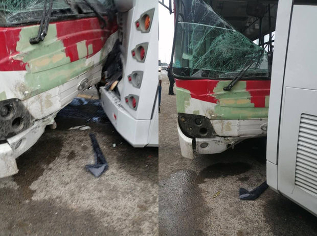 Sumqayıt yolunda iki avtobus toqquşdu: yaralananlar var – FOTO – VİDEO