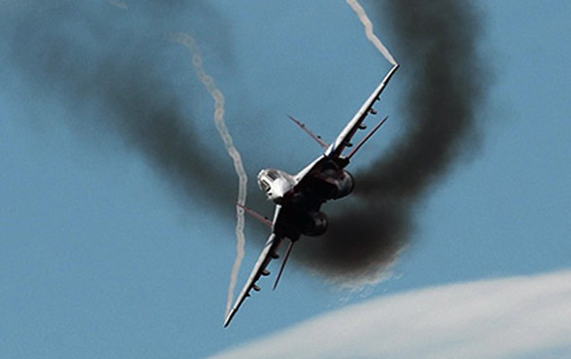İranda hərbi təyyarə yerə çırpıldı – Pilotlar sağ çıxdı