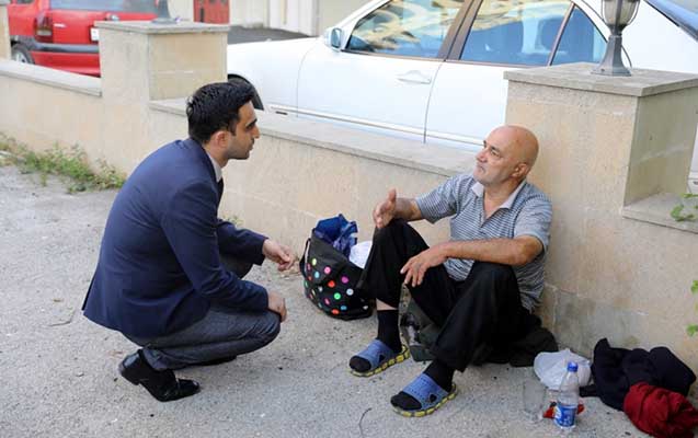 Nazirlik küçədə qalan kişini sığınacağa yerləşdirdi – FOTOLAR