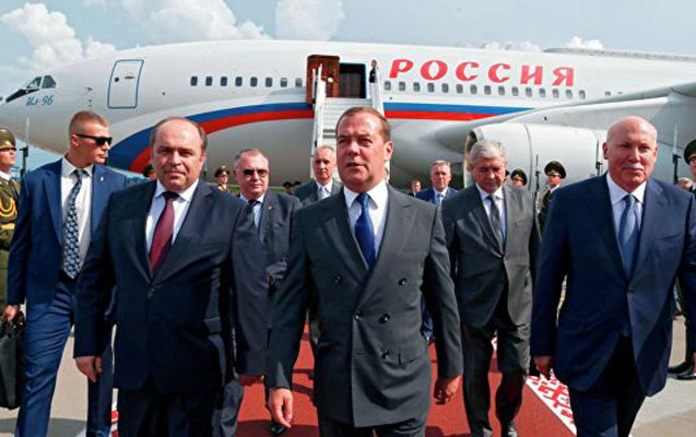 Medvedev Qırğızıstana getdi