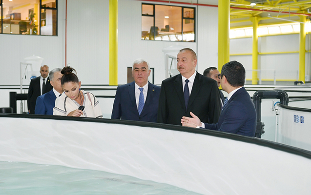 Prezidentlə xanımı “NərəMİZ” zavodunda – FOTOLAR