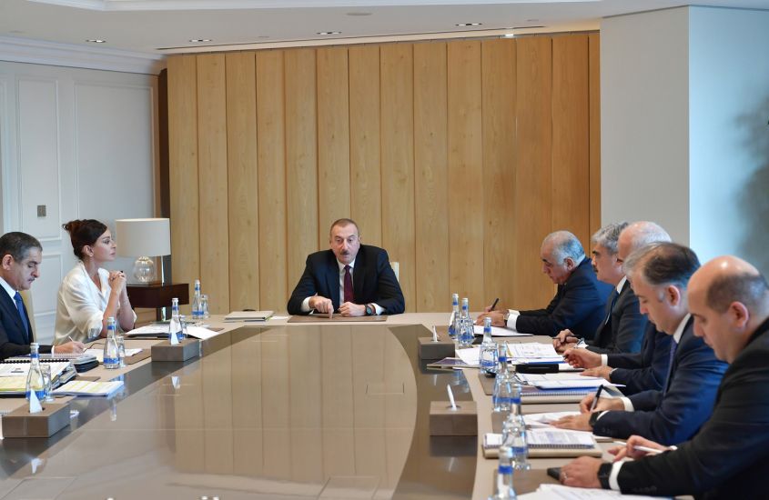 İslahatların önündəki əngəllər və ya altdan-altdan iş görənlərin izi ilə…