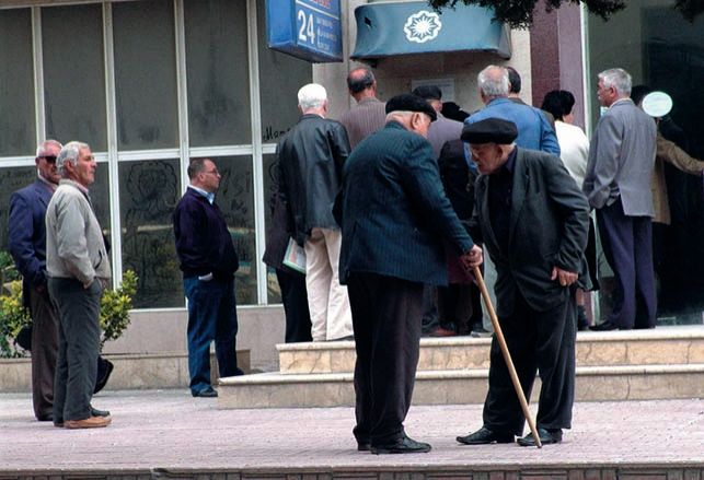 Bu şəxslər PENSİYA ALA BİLMƏYƏCƏK – Xəbərdar olun!