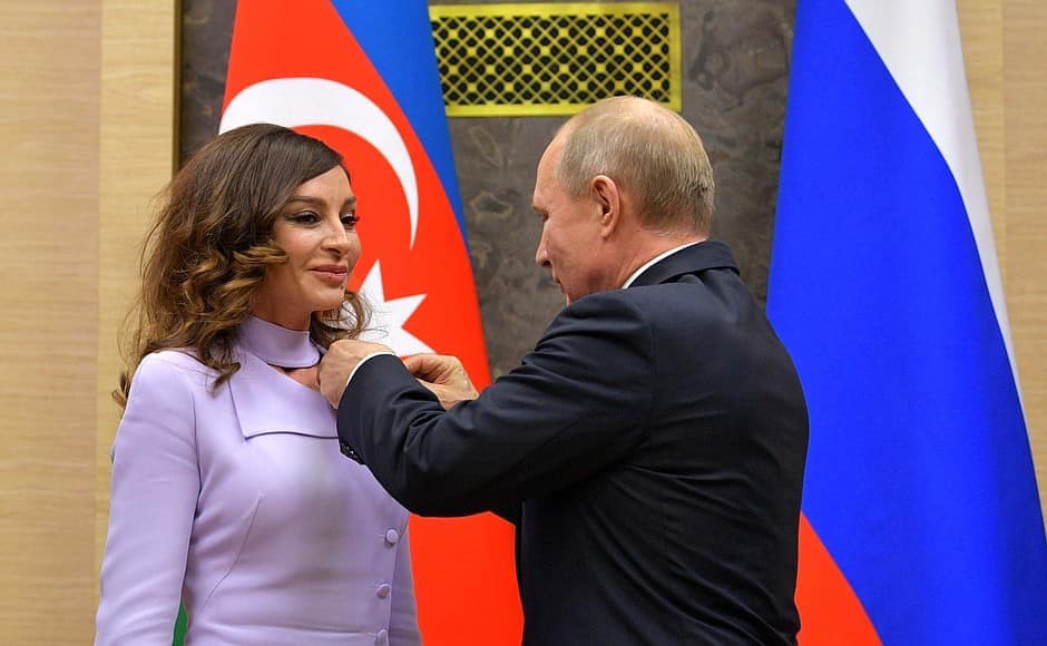 Putin Mehriban Əliyevanı ordenlə təltif etdi – FOTOLAR