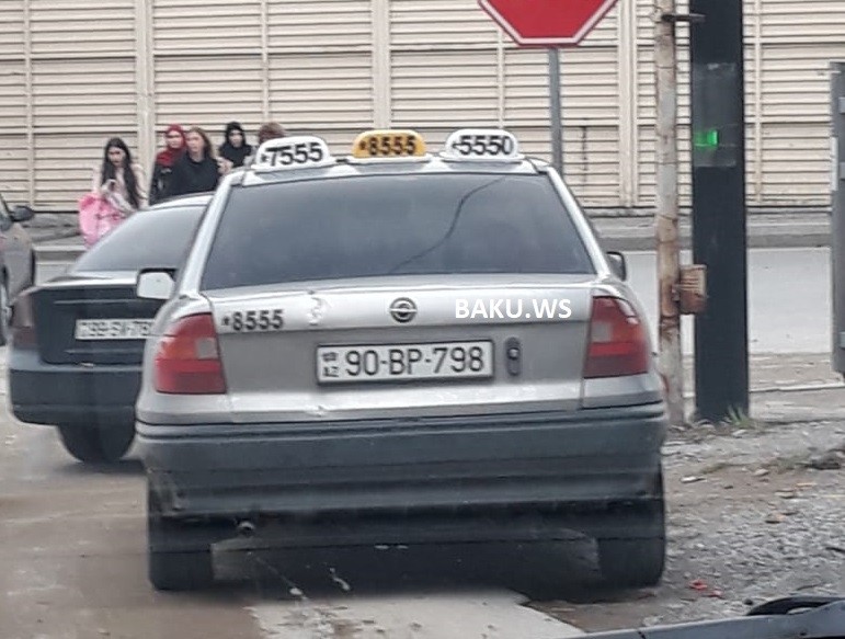 İnsanların marağına səbəb olan taksi sürücüsü – FOTO