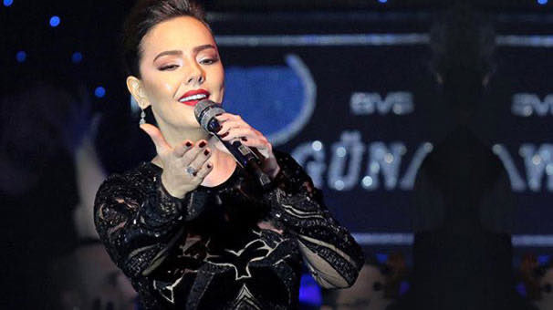 Ebru Gündeş toyda Məmmədbağır Bağırzadənin mahnısını oxudu – İzdiham yaşandı – VİDEO